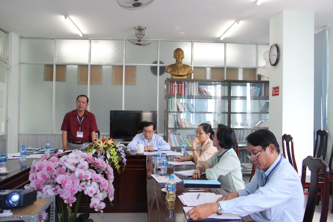 : BS.CKII Nguyễn Quang Thông, Giám đốc CDC, Chủ tịch Hội đồng 1 phát biểu tại buổi xét duyệt đề cương nghiên cứu khoa học sáng kiến cải tiến năm 2019