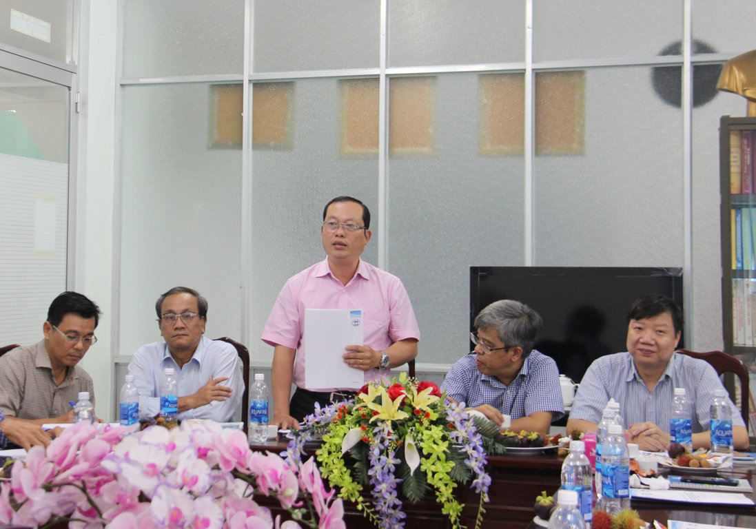BS.CKII Nguyễn Quang Thông, Giám đốc Trung tâm Kiểm soát bệnh tật TP Cần Thơ phát biểu tại hội nghị