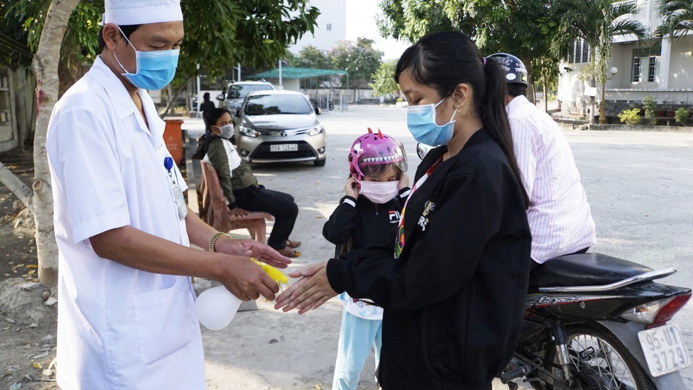 Thông báo số 98/TB-VPCP- Kết luận của Thủ tướng Chính phủ Nguyễn Xuân Phúc: Thực hiện nghiêm việc đeo khẩu trang tại nơi công cộng từ ngày 16/3/2020