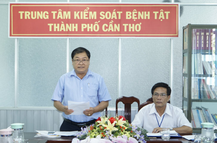 Bác sĩ Trần Trường Chinh, Phó Chánh Thanh tra Sở Y tế phát biểu tại cuộc họp triển khai quyết định thành lập đoàn kiểm tra chấp hành quy định pháp luật về phòng, chống tác hại thuốc lá.