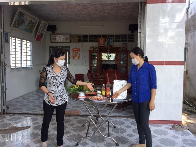 Trung tâm Kiểm soát bệnh tật TP Cần Thơ kết hợp với Trung tâm Y tế huyện Phong Điền và Trạm Y tế xã Nhơn Ái tổ chức buổi thực hành và hướng dẫn chế độ ăn cho trẻ nhỏ, phụ nữ mang thai