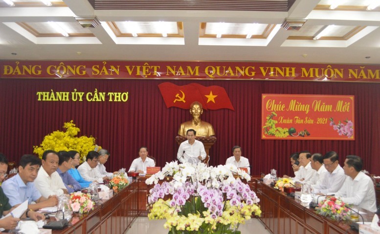 Đồng chí Lê Quang Mạnh, Ủy viên Ban Chấp hành Trung ương Đảng, Bí thư Thành ủy Cần Thơ phát biểu kết luận tại buổi họp giao ban báo cáo tình hình Tết Nguyên đán Tân Sửu 2021.