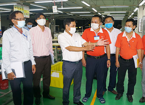 Đoàn kiểm tra tại Công ty TNHH Kwong Lung Meko.