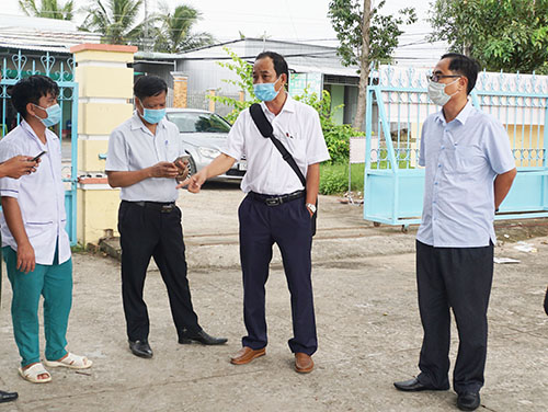 Lãnh đạo Sở Y tế kiểm tra công tác cách ly tập trung phòng chống dịch bệnh COVID-19 tại huyện Thới Lai.