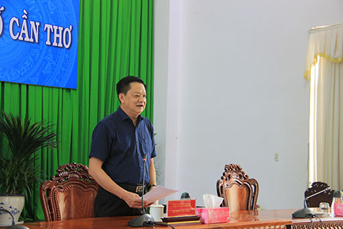 Ông Dương Tấn Hiển, Phó Chủ tịch Thường trực UBND TP Cần Thơ phát biểu tại lễ trao kit trực tuyến.