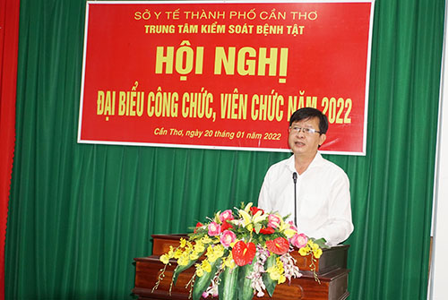 Ông Huỳnh Minh Trúc, Bí thư Đảng ủy, Giám đốc Trung tâm Kiểm soát bệnh tật phát biểu chỉ đạo.