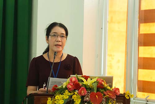 BS.CKI Trần Thị Thu Hồng, Trưởng khoa Khoa Sức khỏe sinh sản - Trung tâm Kiểm soát bệnh tật thành phố, phát biểu tại lớp tập huấn.