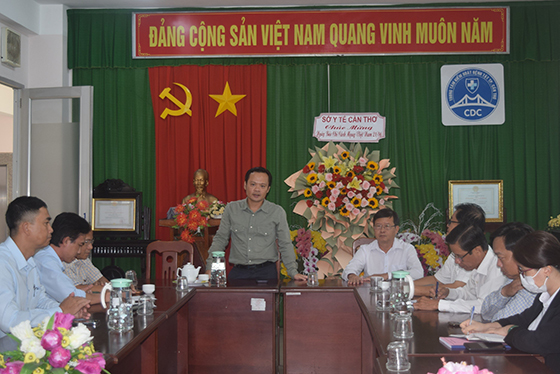 Ông Hoàng Quốc Cường, Giám đốc Sở Y tế phát biểu tại buổi đến thăm và chúc mừng Ngày Báo chí cách mạng Việt Nam tại CDC Cần Thơ