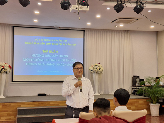Ông Trần Trường Chinh, Phó Giám đốc CDC Cần Thơ phát biểu khai mạc lớp tập huấn. Ảnh: Hương Giang.