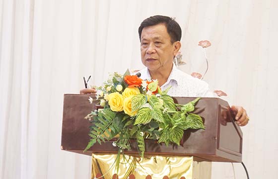 Ông Nguyễn Hữu Nhân, Trưởng phòng Chính trị, tư tưởng, Sở Giáo dục và Đào tạo trình bày tham luận tại Hội nghị triển khai kế hoạch hoạt động PCTHTL năm 2023.