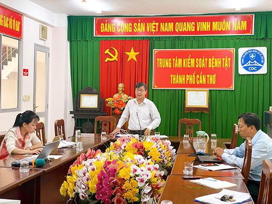 Ông Huỳnh Minh Trúc, Giám đốc CDC Cần Thơ phát biểu tại tập huấn trực tuyến tăng cường công tác giám sát và phòng, chống bệnh sởi