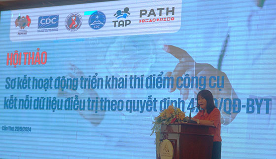 TS.BS. Đỗ Thị Nhàn, Trưởng phòng Phòng Điều trị, Cục Phòng chống HIV/AIDS phát biểu khai mạc.