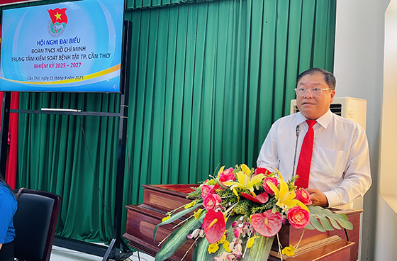 Đồng chí Trần Trường Chinh, Phó Bí thư Đảng ủy, Phụ trách điều hành Đảng bộ, Phó Giám đốc Trung tâm KSBT TP Cần Thơ phát biểu chỉ đạo.