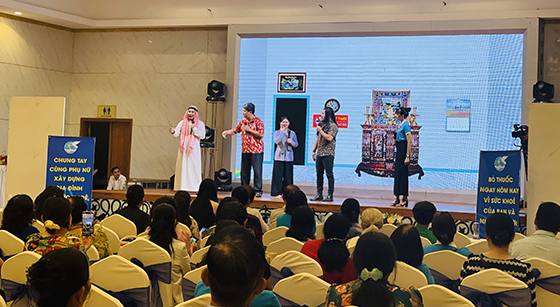 Biểu diễn tiểu phẩm tuyên truyền về phòng, chống tác hại của thuốc lá.