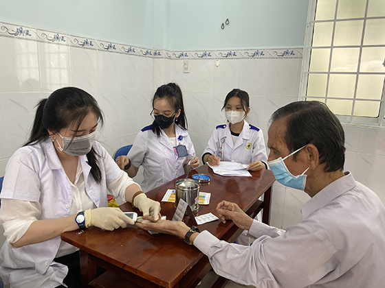 Mọi người đừng quên làm xét nghiệm đường máu định kỳ hàng năm để phát hiện sớm bệnh đái tháo đường.