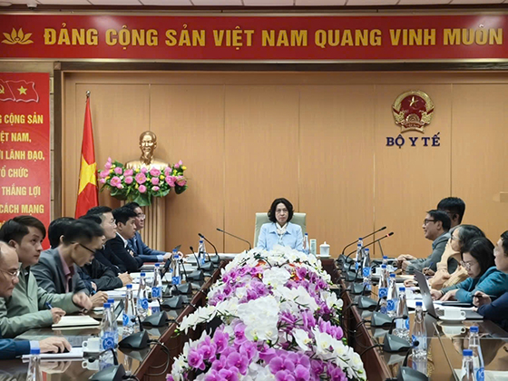 Thứ trưởng Bộ Y tế Nguyễn Thị Liên Hương chủ trì hội nghị.