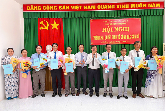 TO CHUC CAN BO CDC 05