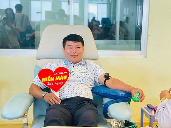 Anh Hứa Hoàng Tây, CDC Cần Thơ tham gia hiến máu tình nguyện.