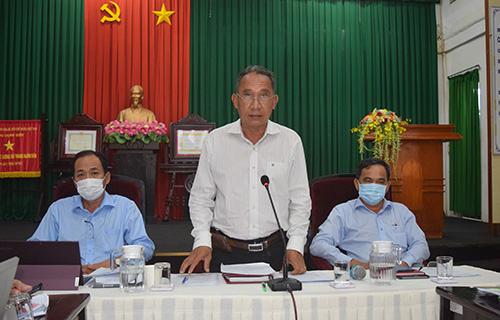 Ông Nguyễn Phước Tồn, Phó Giám đốc phụ trách điều hành Sở Y tế phát biểu tại cuộc họp.