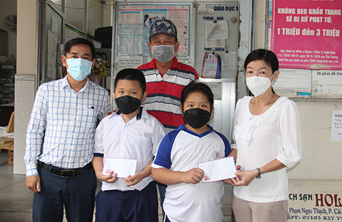Trẻ được nhận hỗ trợ tại Trạm Y tế phường Cái Khế, quận Ninh Kiều.