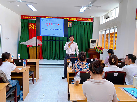 Ông Hà Tấn Vinh, Phó Giám đốc CDC Cần Thơ phát biểu khai mạc tập huấn sàng lọc và điều trị tiền sản giật cho cán bộ y tế năm 2024.