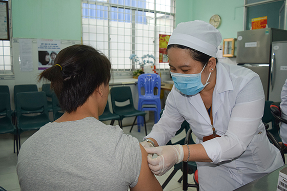 Người bị phơi nhiễm với động vật bị bệnh dại hoặc nghi mắc bệnh dại cần thực hiện điều trị dự phòng bằng vắc xin/huyết thanh kháng dại.