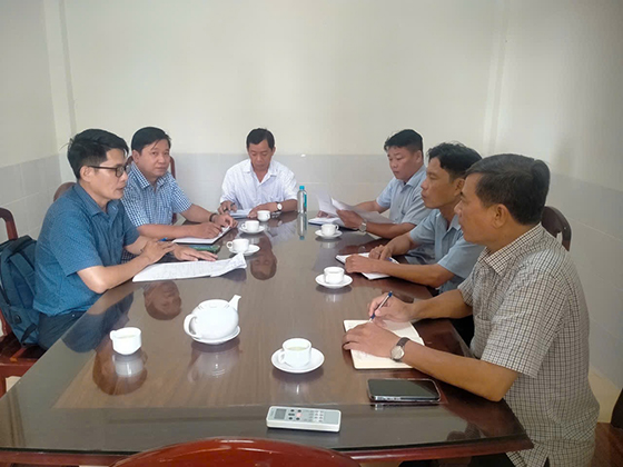 Đoàn làm việc tại Trạm Y tế phường Thuận Hưng.