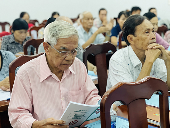CONG TAC VIEN THUOC LA 03