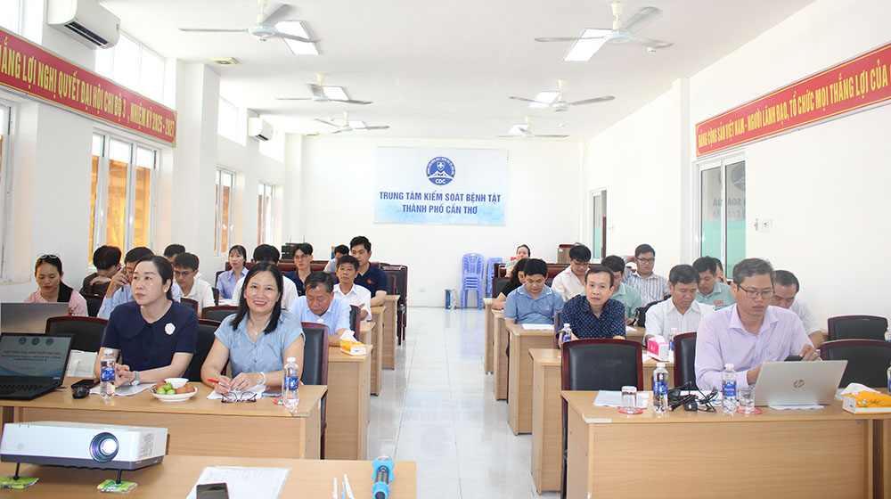 Quang cảnh buổi họp