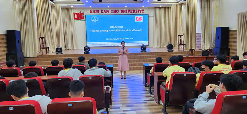ThS.Phạm Nguyễn Anh Thư, Khoa Phòng chống HIV/AIDS và các bệnh truyền nhiễm mạn tính, CDC Cần Thơ báo cáo viên tại buổi truyền thông